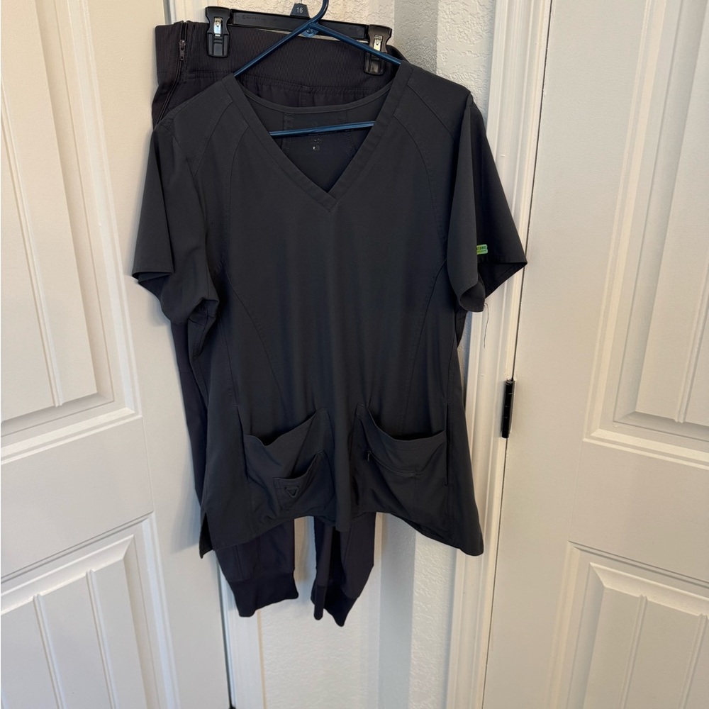 Gray scrub set sz XL